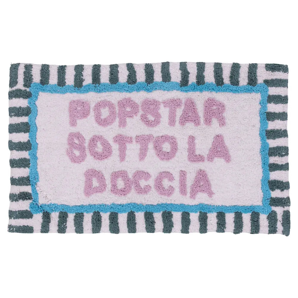 Popstar sotto la doccia