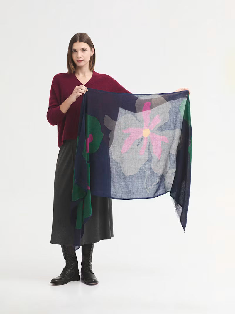 Bold Flower - Navy